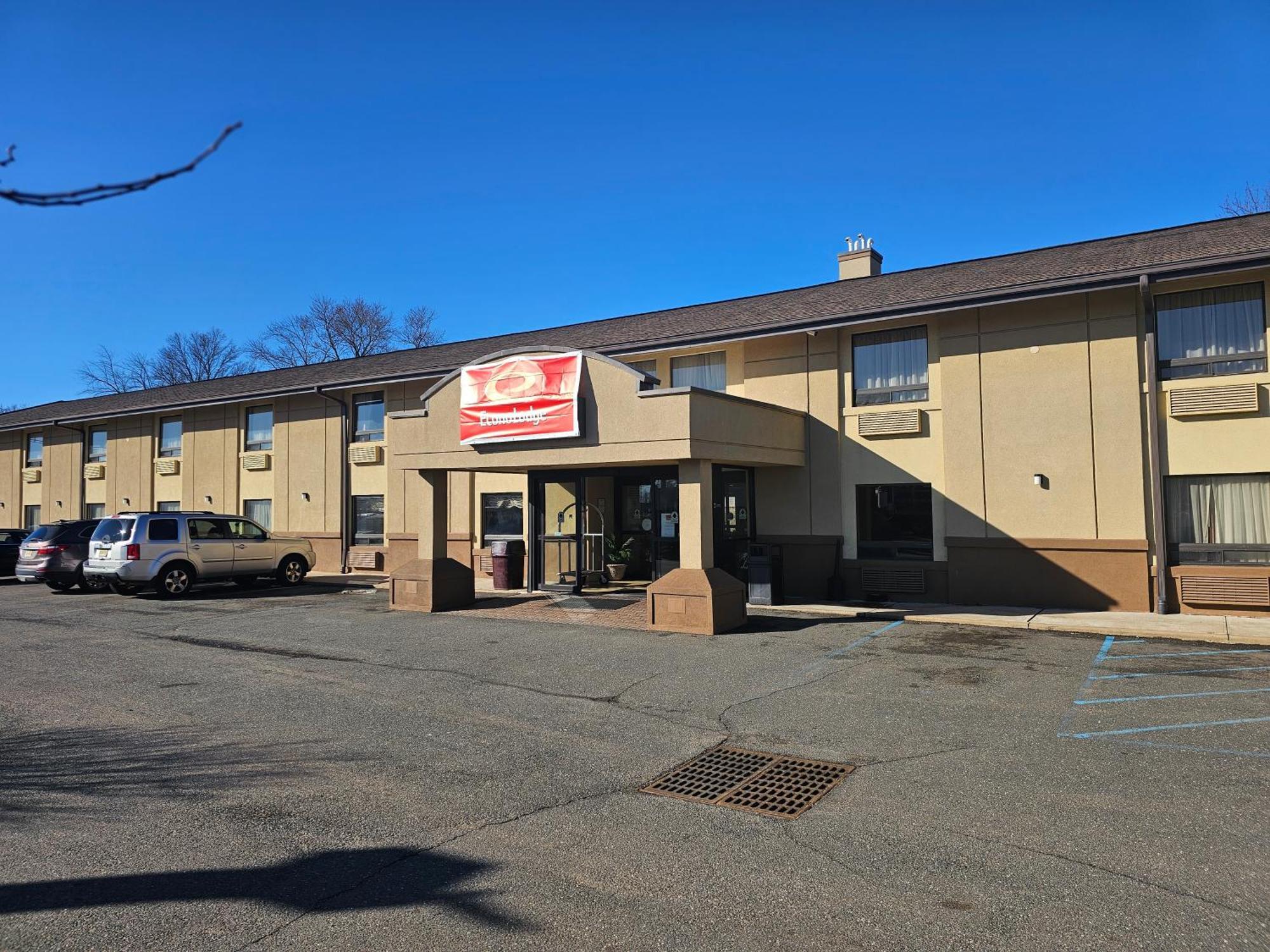 Econo Lodge Woodbridge Iselin Exterior photo