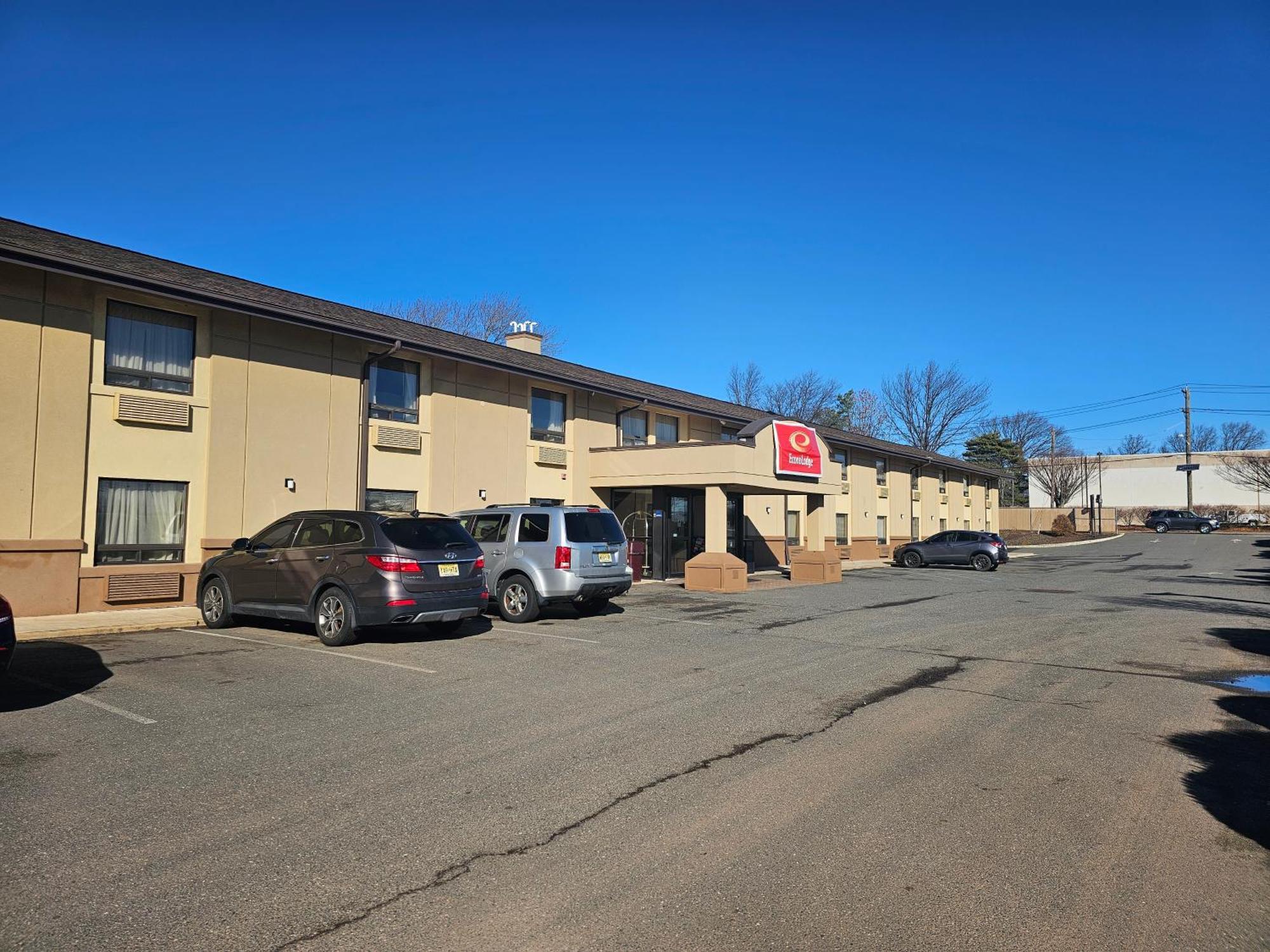 Econo Lodge Woodbridge Iselin Exterior photo