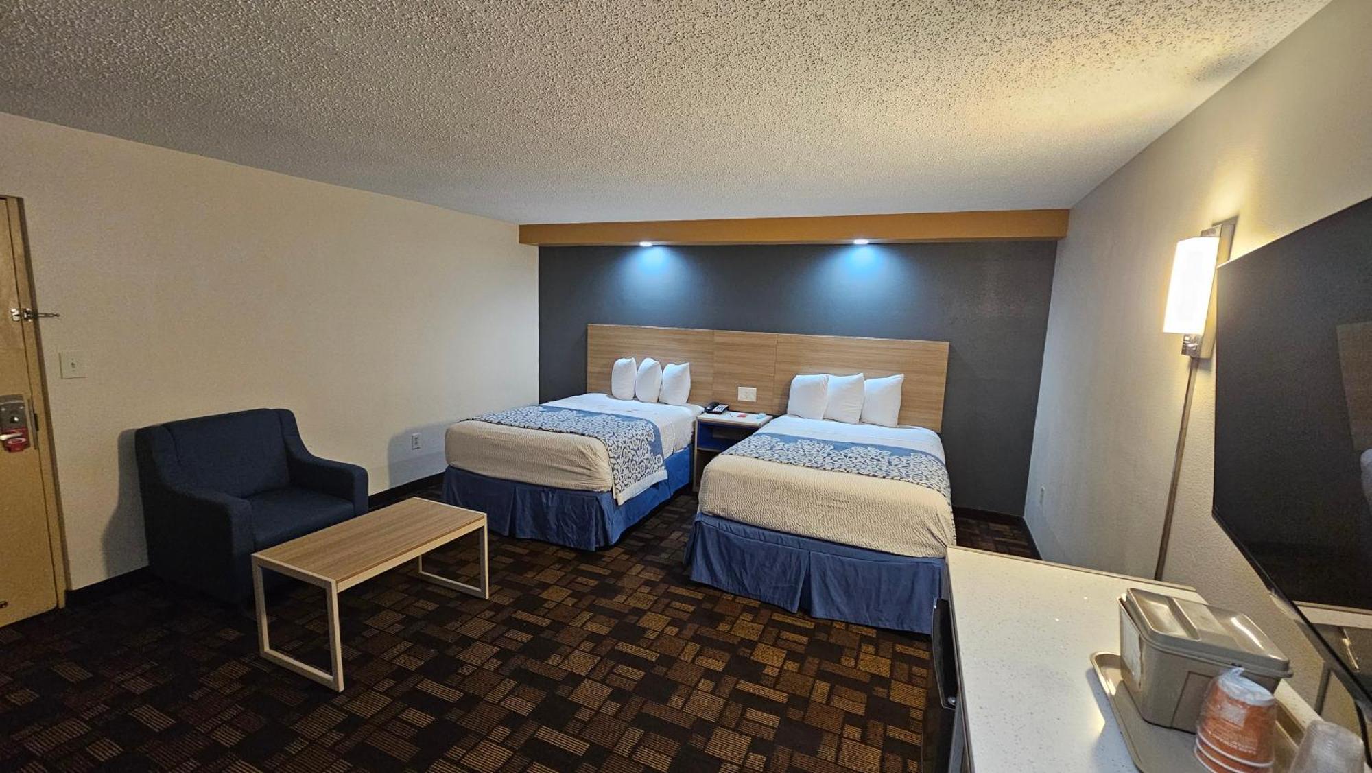 Econo Lodge Woodbridge Iselin Exterior photo
