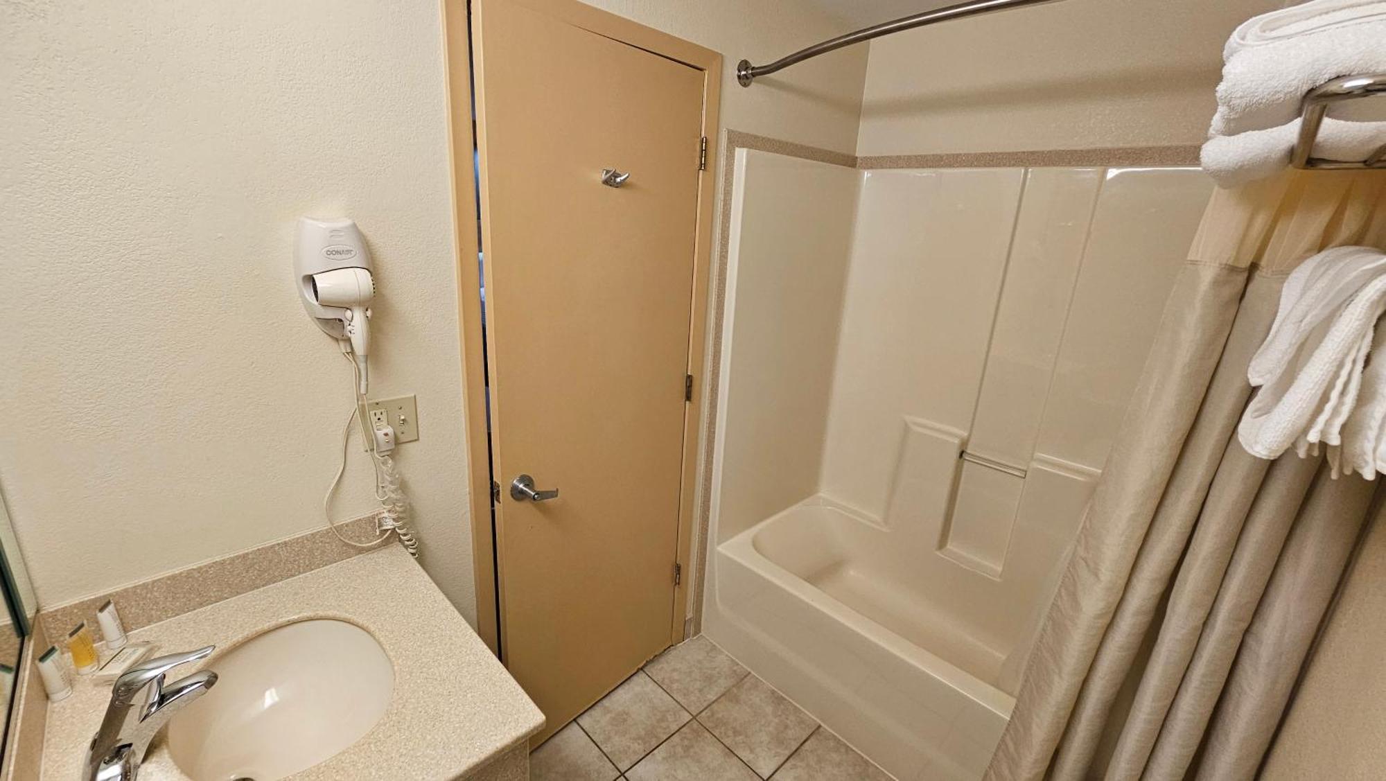 Econo Lodge Woodbridge Iselin Exterior photo