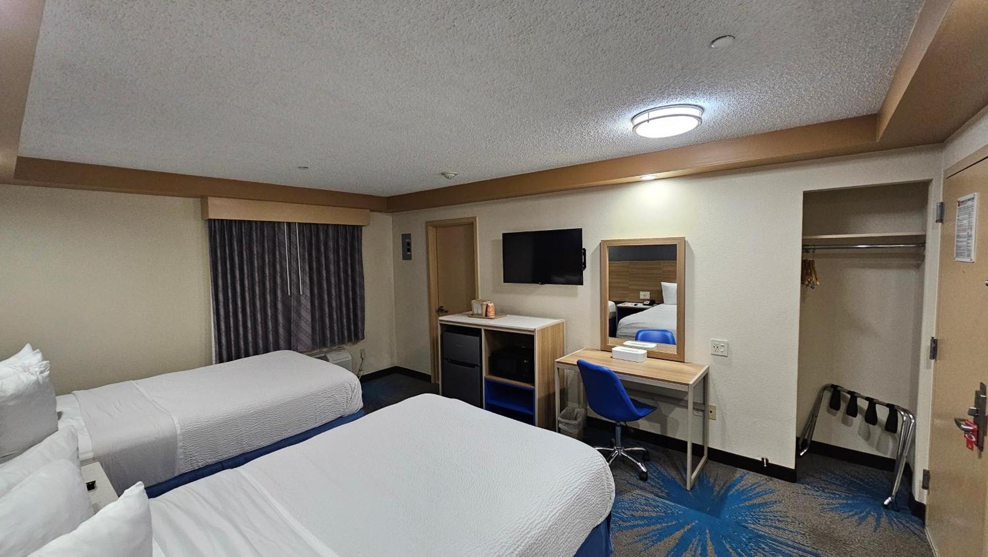 Econo Lodge Woodbridge Iselin Exterior photo
