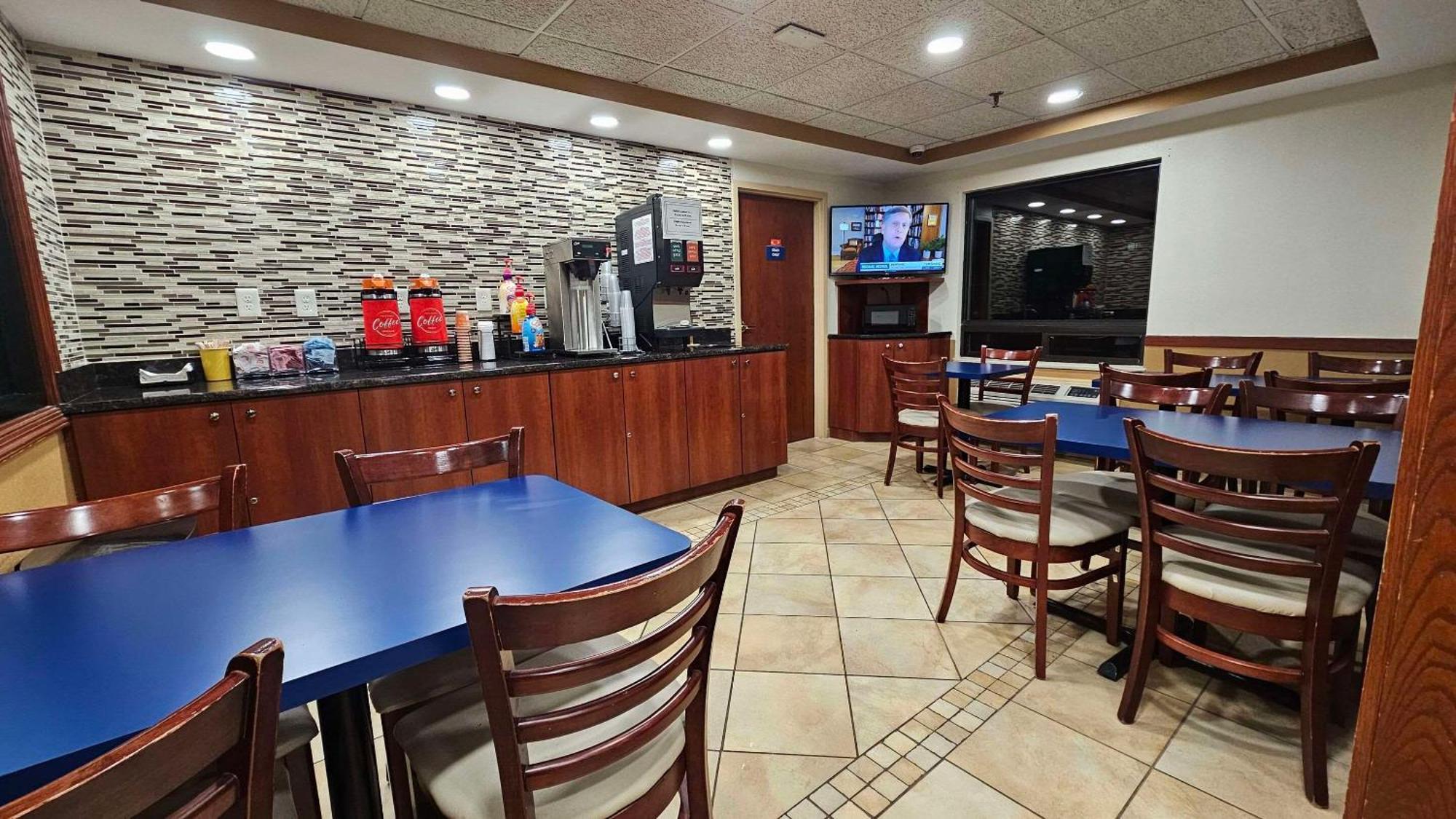 Econo Lodge Woodbridge Iselin Exterior photo