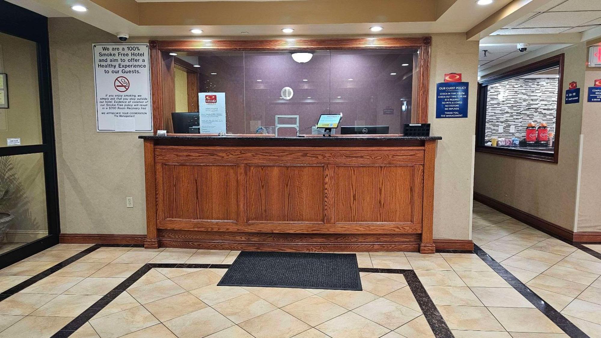 Econo Lodge Woodbridge Iselin Exterior photo