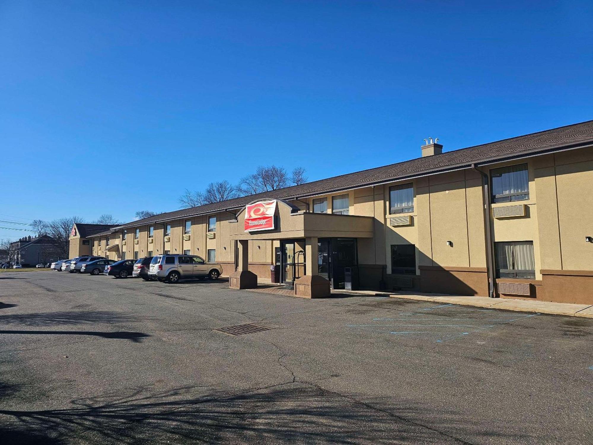 Econo Lodge Woodbridge Iselin Exterior photo