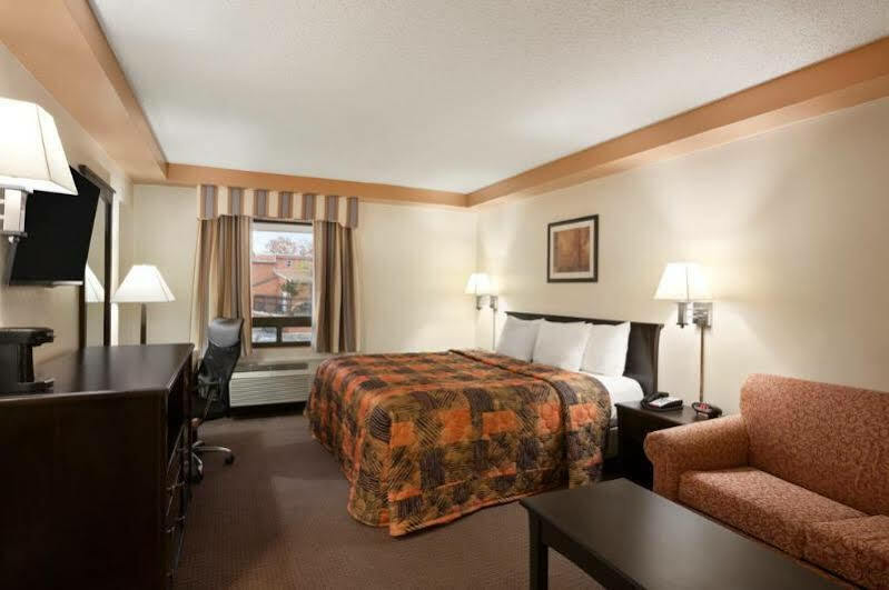 Econo Lodge Woodbridge Iselin Exterior photo